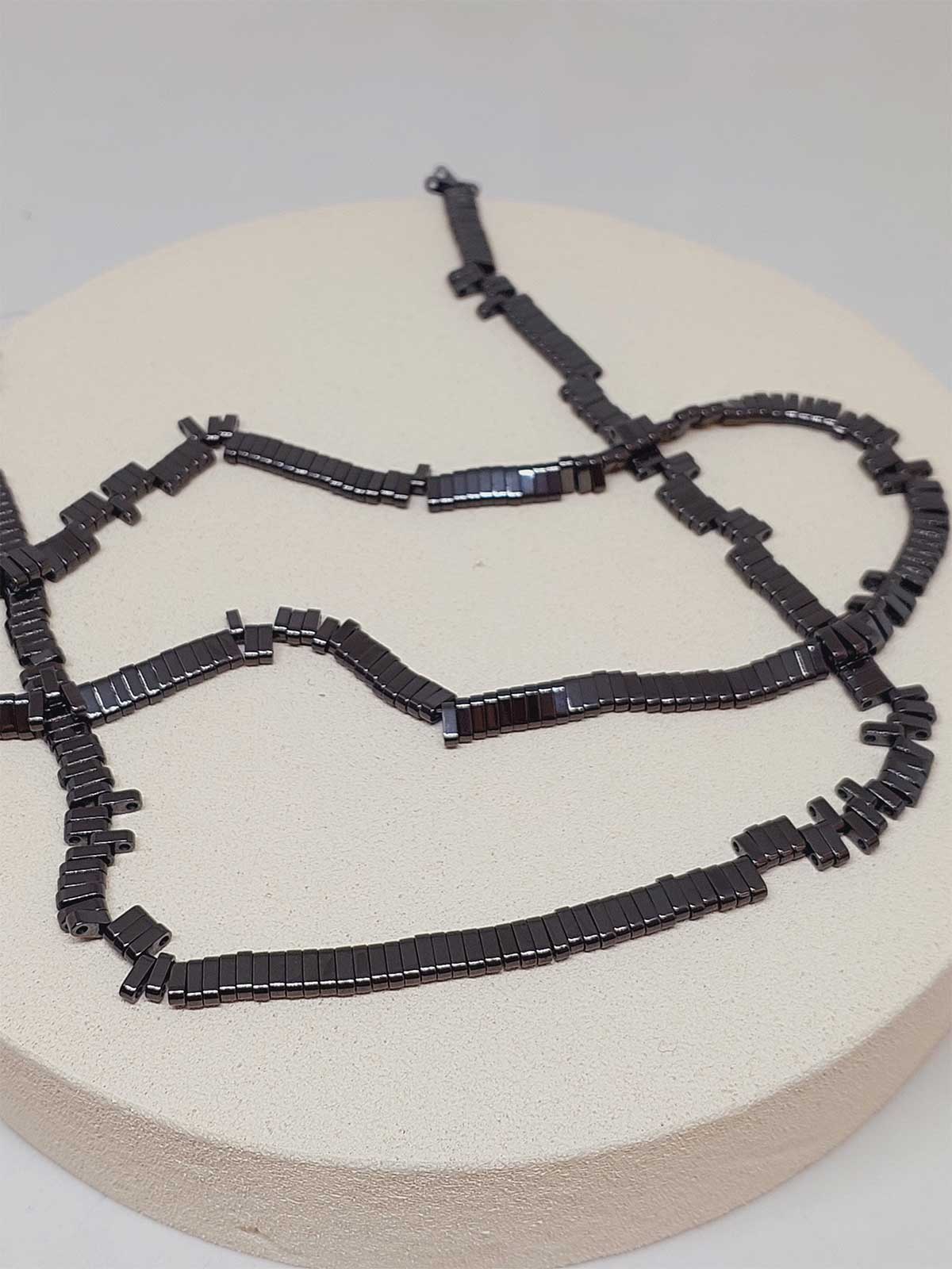 Hematit Taşı Şekilli Çift Delikli 2*6mm YARIM Dizi (52370) (18cm uzunluğundadır) - Görsel 2