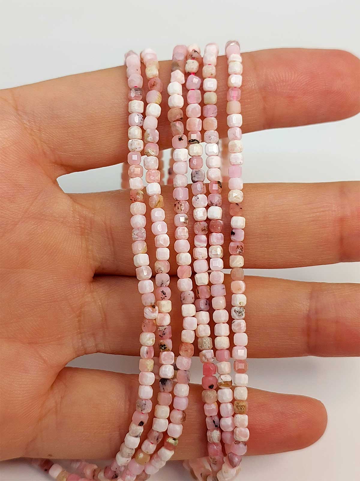 Pembe & Beyaz Opal Taşı Küp Şekilli Dizi 2.5mm (45310)