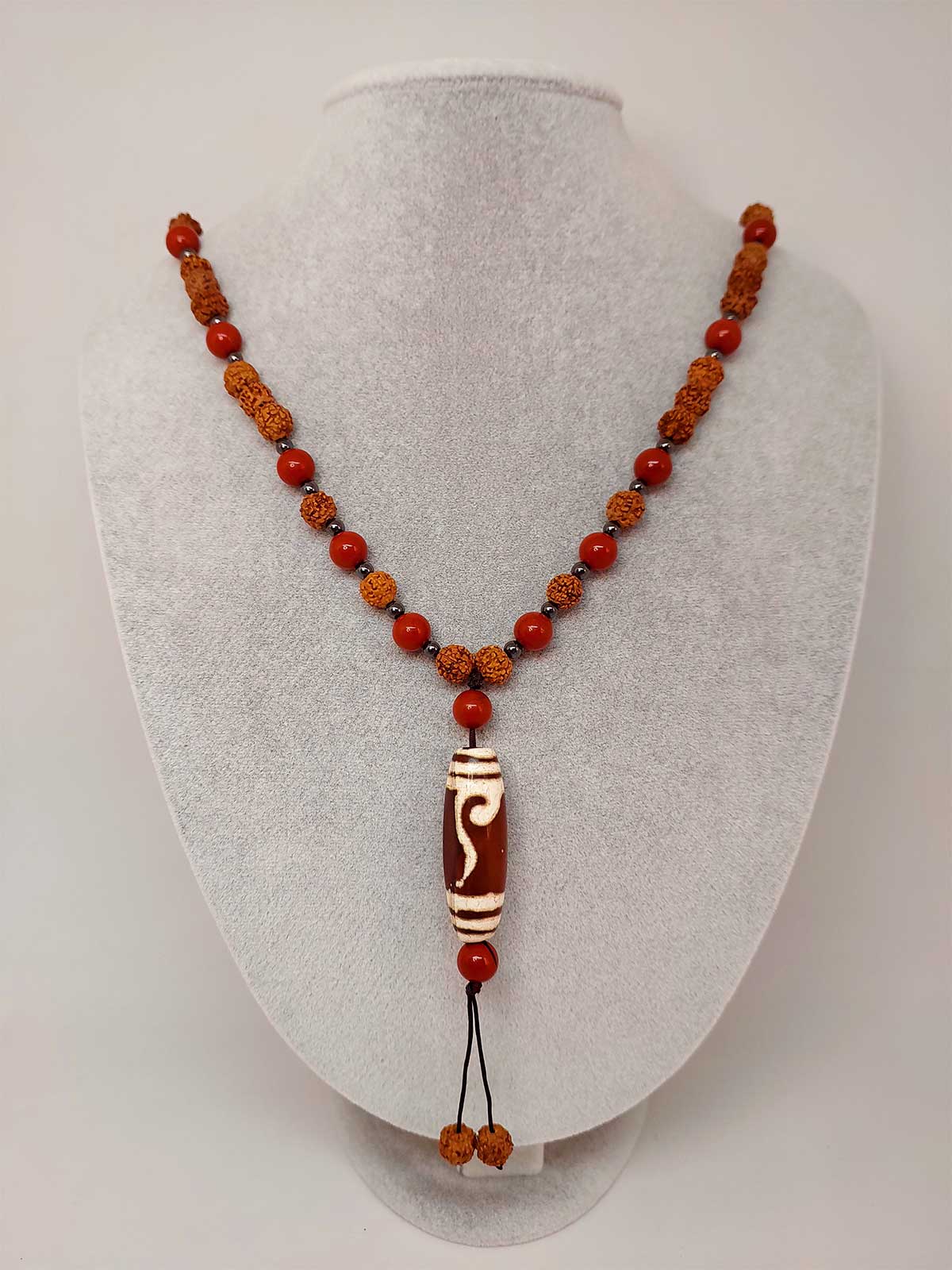 Tibet Akik & Jasper Taşlı Para Kancası Sembollü Rudraksha Unisex Kolye 8mm
